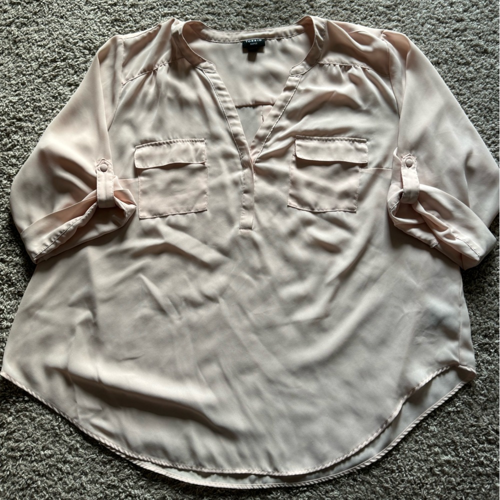 Pale pink Torrid Harper pull over blouse